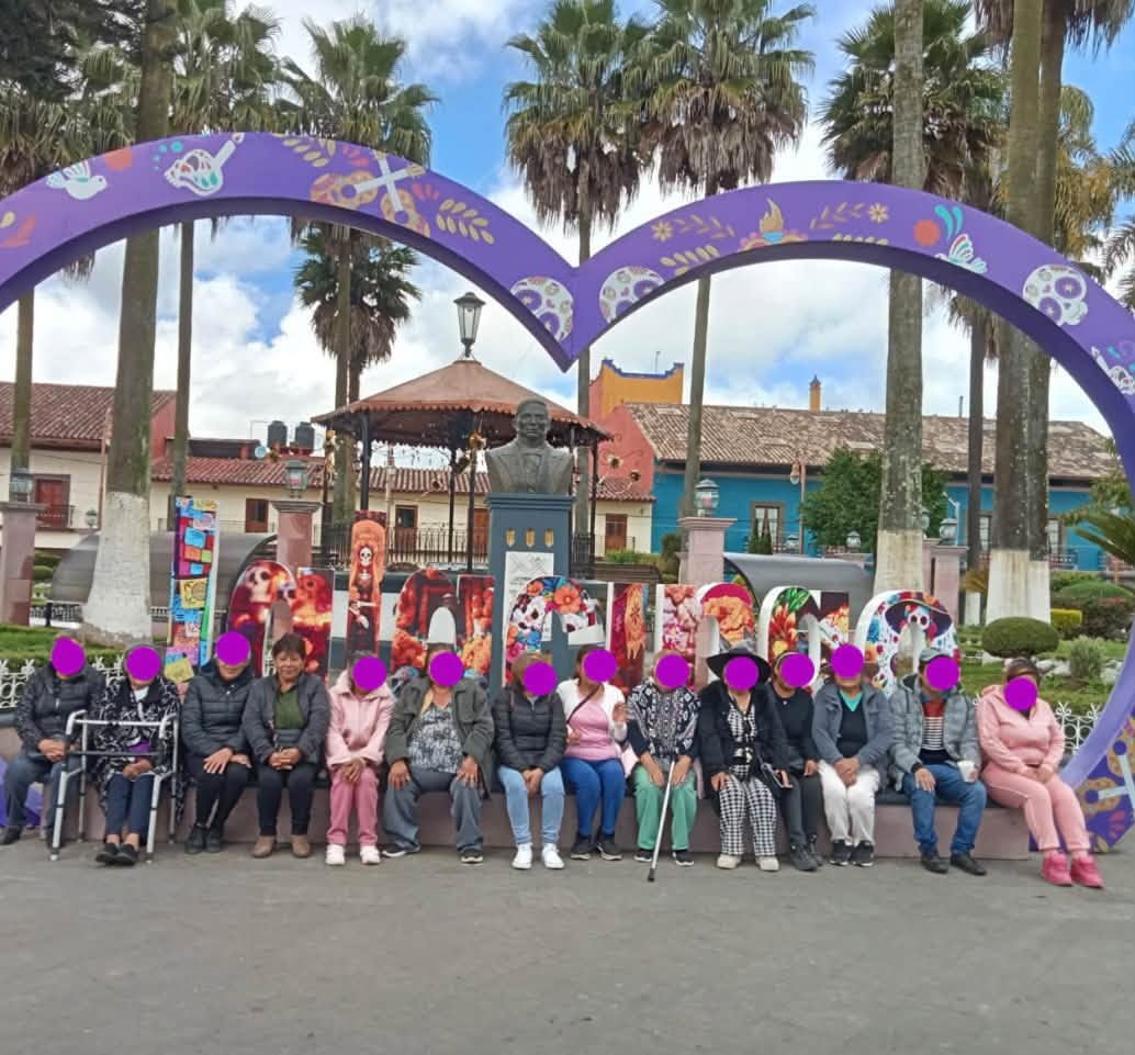 Realiza grupo de adultos mayores de Tequexquitla viaje de convivencia y activación física a Jalacingo, Veracruz