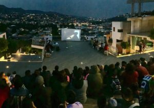 Cine en la escalinata 2