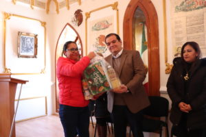 Entrega despensas y uniformes (2)