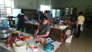Imparten curso de pastelería 1