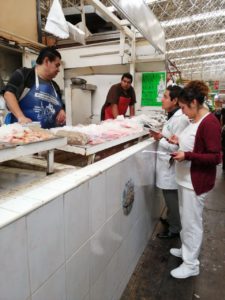 Refuerzan medidas de higiene en Mercado Municipal 3