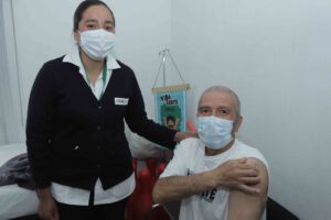 210215_SESA_COVID_INICIA_VACUNACION_04