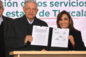040222_LCC_AMLO_SALUD 1