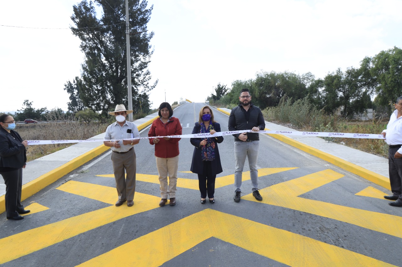inaugura-lorena-cuellar-acceso-a-techachalco